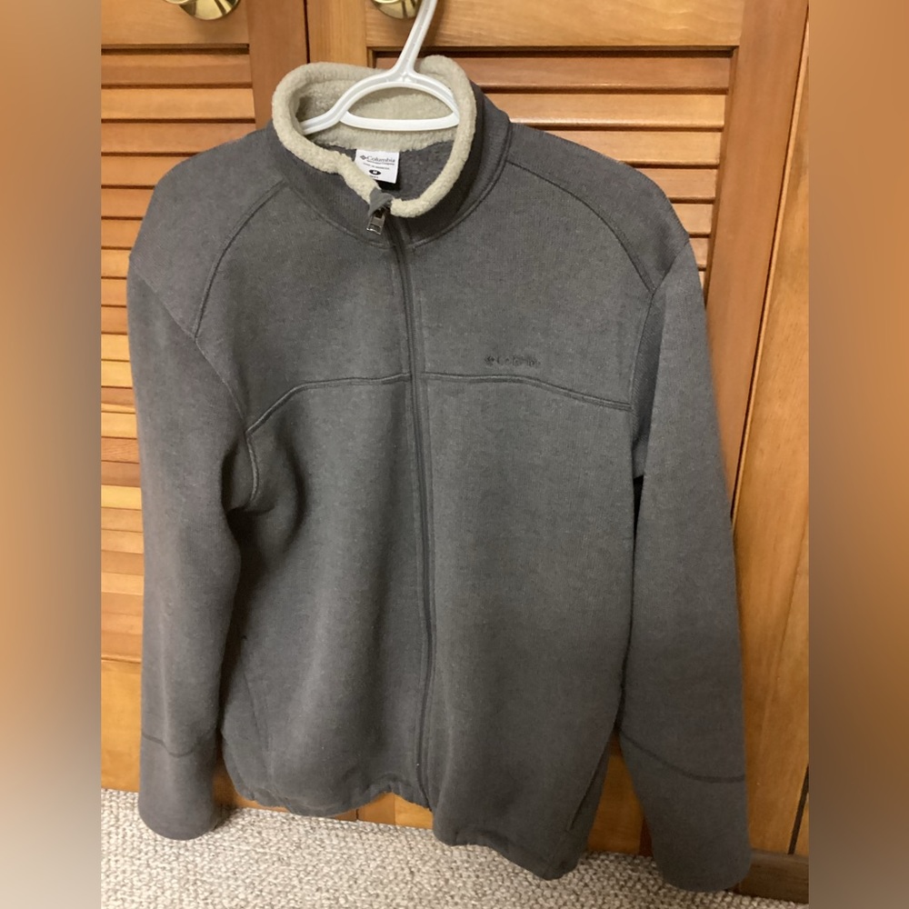 Columbia Mens Fleece Jacket. Gray. Medium.